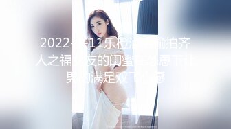 女高反差婊直接把我拉到教学楼厕所口交